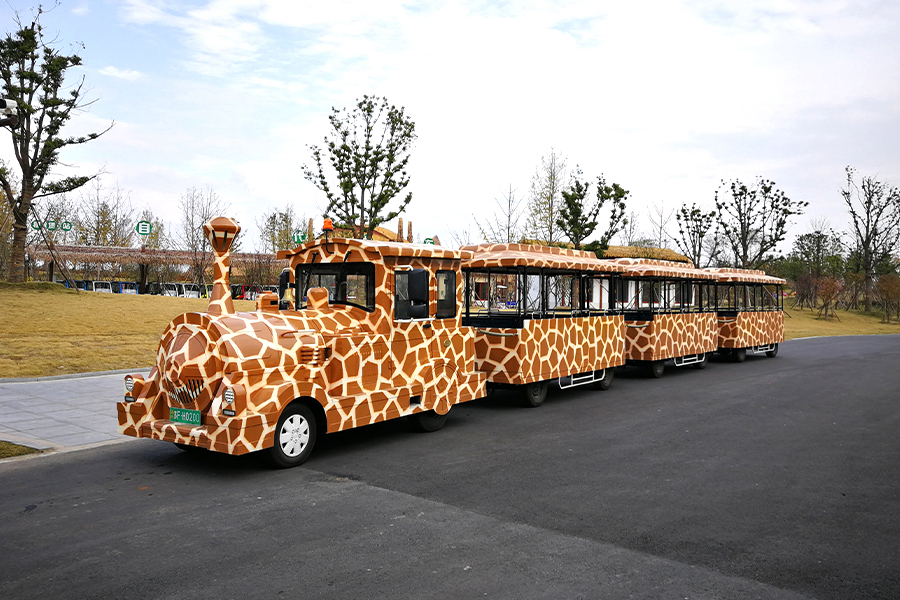 Halbgeschlossene Waggons im Back-to-Back-Stil, 24 elegante, große, gleislose Sightseeing-Züge