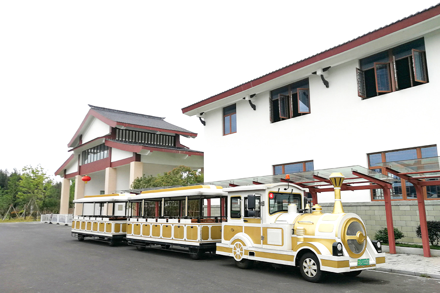 Halbgeschlossener Wagen 28 eleganter großer gleisloser Sightseeing-Zug