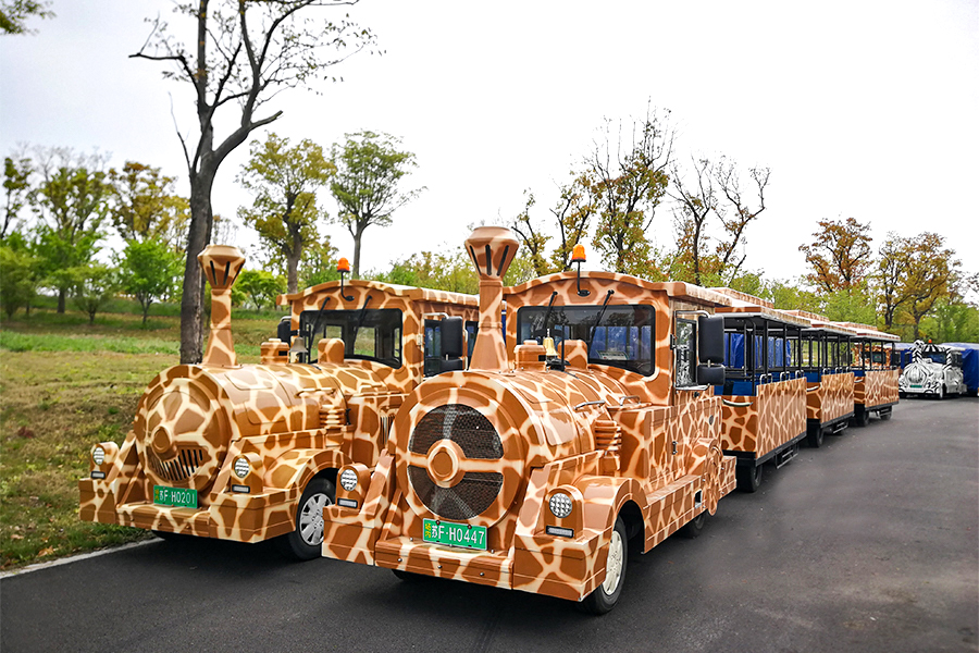 Halbgeschlossene Waggons im Back-to-Back-Stil, 24 elegante, große, gleislose Sightseeing-Züge